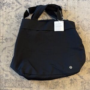 NEW Lululemon On My Level Tote 2.0 19L - one size - black - sold out color